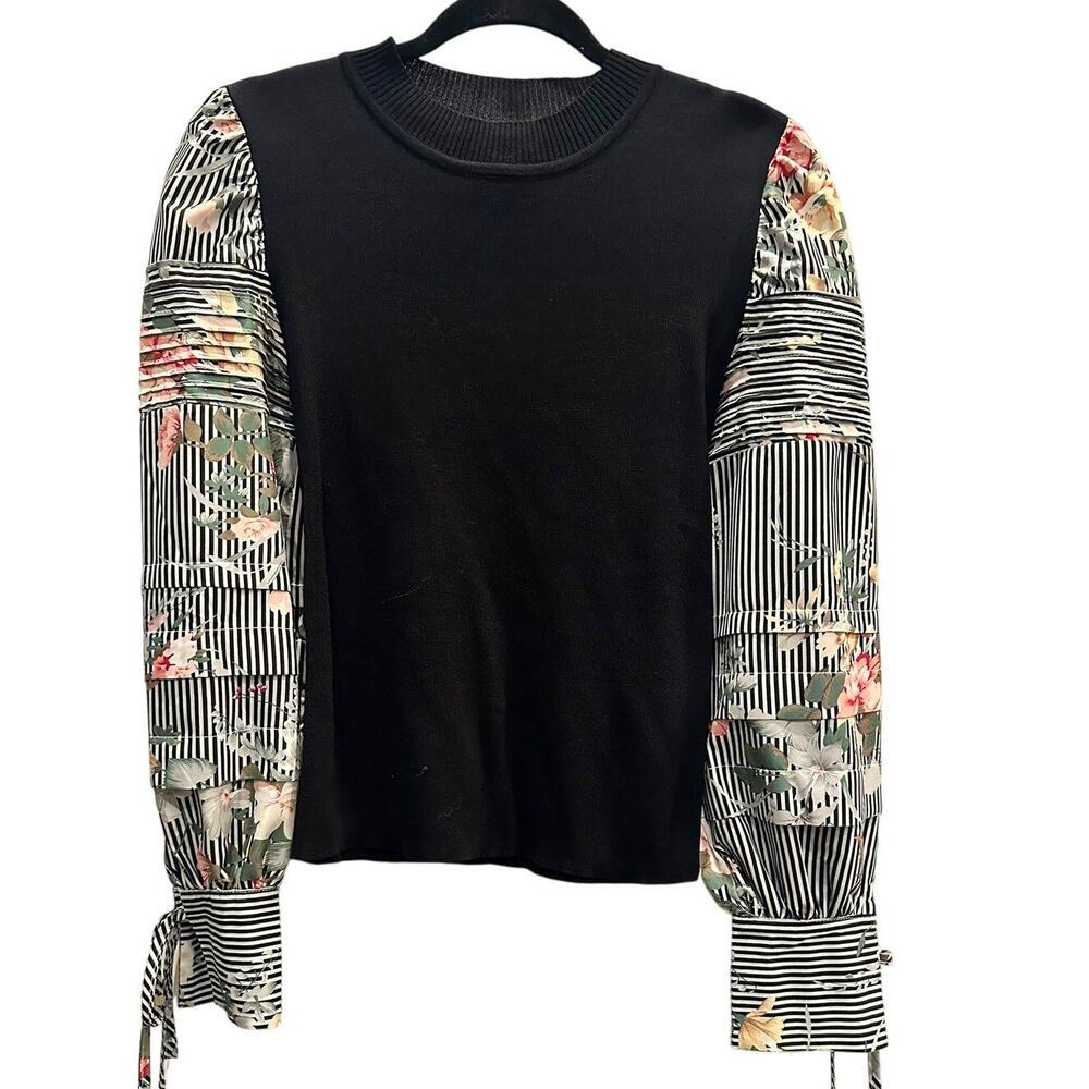 Gracia -  Knitted Floral Printed Sleeves Top - Size Small